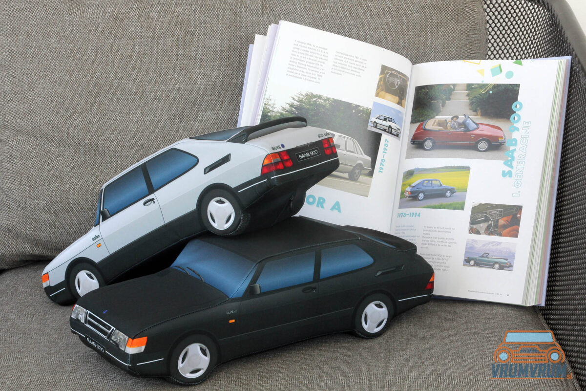 Saab 900 Turbo VrumVrum plišast avto